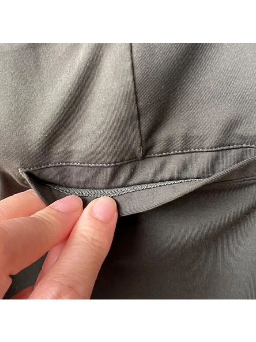 Lululemon stretchy pants in forest green Size 6 G50
